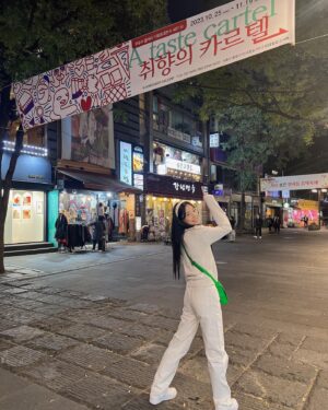 Kim Sae-yeon Instagram - ’취향의 카르텔‘
오늘부터 11월19일까지⭐️
놀러오세요◡̈ 

서울시 종로구 인사동길 19-2, 와담빌딩 3,4층

#전시회 #그룹전 #무우수갤러리