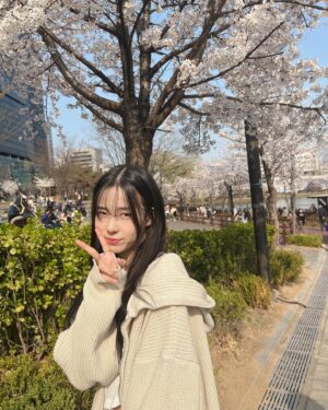 Kim Sae-yeon Instagram - everthing pink🌸