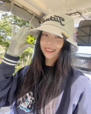 Kim Sae-yeon Instagram - ‘23 dump #1