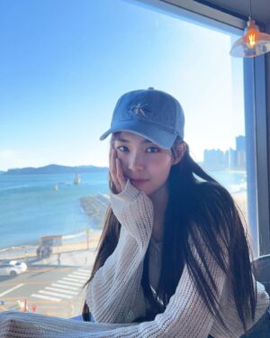 Kim Sae-yeon Instagram - 🌤️