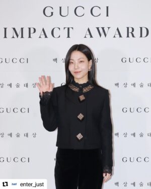 Kim Shin-rock Instagram - #Repost @enter_just with @use.repost
・・・
[JUST X 김신록] 

<GUCCI IMPACT AWARD GUEST VISIT>

김신록 배우가 <제59회 백상예술대상 GUCCI IMPACT AWARD GUEST VISIT>의 모더레이터로서  관객들을 만났습니다! 

<구찌 임팩트 어워드>는 백상예술대상 후보작 가운데 지역 사회의 불균형과 공정성에 대한 목소리를 밀도 있게 담아 더 나은 내일을 만드는 데 기여한 작품에 주어졌고 올해 수상작은 실화를 바탕으로 청소년 노동문제 영화 <다음 소희>가 선정됐습니다. 

<다음 소희> 정주리 감독, 배우 김시은, 한국영화성평등센터 든든 센터장인 명필름 심재명 대표, 박상영 작가가 참석한 가운데 김신록 배우의 우아한 진행으로 시대의 긍정적인 변화✨를 이야기했습니다🎙️

늦은 시간에도 많은 관객 여러분이 함께 
뜻깊은 시간 나누며 감사한 시간이었어요💜

[사진제공 : 백상예술대상 사무국]

#저스트엔터테인먼트 #justentertainment
#김신록 #Kimshinrock 
#백상예술대상 #GucciImpactAward #다음소희