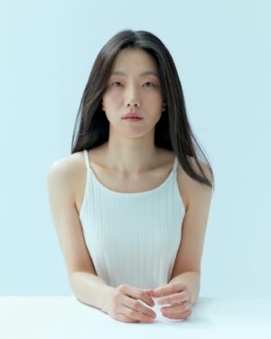 Kim Shin-rock Instagram - 첫 팬미팅 행복하게 잘 마쳤습니다. 유치원 때 이후로 이렇게 우쭈쭈 받아 본 건 처음이라 어리둥절하면서도 행복했어요ㅎㅎ 낯선 만남을 앞두고 보낸 불면의 밤들이 무색할 정도로 따뜻하고 감사하고 행복한 시간이었습니다. 만들어 주신 모든 분들, 팬을 자처하며 자리를 채워주신 모든 분들 고맙습니다🙏 첫 만남, 첫 기억, 잊지 않을게요. 고마워요!❤ #오월의신록