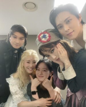 Kim So-hyang Instagram - 마리앙투아네트 100회 @emk_musical 
Emk 엔터 페어데이 @official.emkent 
영기오빠 26주년 축하해요 @poimin73 
내 새꾸 #유소리 @sor_e26 

사랑하는 마리앙 식구들⭐️🌸 
정말 정말 사랑합니다. 

이제 9번 남았다. 
#향마리 #굿바이  #실감안난다