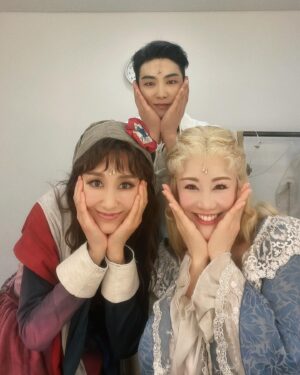 Kim So-hyang Instagram - 매일매일 연습하고 발전하는 너를 무대에서 만나는 건 
정말 행복한 일이었어. 

누나 항상 따르고 예뻐해줘서 고마워 🩷
너의 빛나는 미래를 응원해 
누나 잔소리 참느라 수고했오 ㅎㅎㅎㅎㅎ
너와 공연일때 극장 오는게 즐거웠어 🥹

@this_is_baekho  랑 막공 with 
@princess_yoon 
 #백호#윤공주#김소향#향마리#백르젠#공그리드#마리앙투아네트