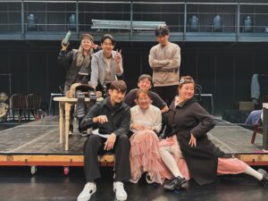 Kim So-hyang Instagram - 샤갈의 그림들 같은 #벤자민버튼 

첫 런쓰루 🌞🌛🌙⭐️🌈 
#심창민#김소향#하은섬#민재완#강은일#이승현#신채림