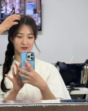 Kim Sol-bi Instagram - ✨우아한 제국✨ 진짜 끝나따..