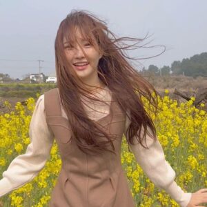Kim Sol-bi Instagram - 사진 건지기 힘들다.