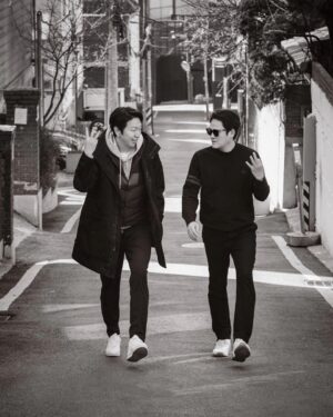 Kim Soo-ro Instagram - 수로×성진.  우정  30주년  기념공연!!!!!!!!!!!!!

2024.3.10~3.24
현대카드  언더스테이지.

연극. 위선자 탁선생  연출.임도완