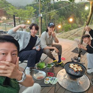 Kim Soo-ro Instagram - 저의 아지트로 놀러오세요!!!!!ㅎㅎㅎ

너무도 친절한 사장님부부와 따님 덕분에 큰 힐링하고.......

새로운 아지트도 생기고.......

캠린이 수로수로마수로.......♡

#너의아지트가되어줄께