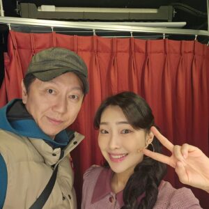 Kim Soo-ro Instagram - 뮤지컬  너를위한글자 가  어제 총막공을 끝냈습니다.
와주신 모든관객분들께 깊은감사의 말씀 올립니다.
특히 이봄소리배우와 다시만나 큰감동이였습니다.
더 좋은모습으로 찾아뵙겠습니다.

#연극아트5월12일까지