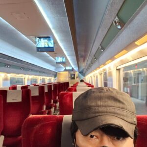 Kim Soo-ro Instagram - 아침기차는 늘 설레여.......

광주촬영후. 부산공연(돌아온다)

부산시민들과 3월1일2일 뵙겠넹!!!!!!!!! ♡