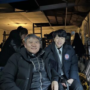 Kim Soo-ro Instagram - 24년만에 감독님과 다시 만나 작업을 하다니.......

오기환 감독님. 이제 다음 작품은  24년 후가 아니라.
24개월후가 되길 바랍니다.하하하

최고의 현장.크흐  가을이 기다려지는 작품.