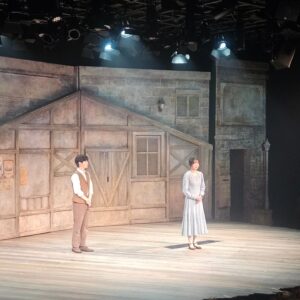 Kim Soo-ro Instagram - 충무아트홀에서 집까지 걸어왔다.
울프의 생애를 기억하며.........
참 좋은건 영국이 다가지고있네.
리현배우와 다온배우 케미는 너무 좋았다.
훌륭한 두배우를 보유한 더블케이는 정말.허허!!!!!!
믿고보는 더블케이 배우님들!!!!!!!!!!!화이팅입니다!!!!!!허허!!!!!!
같이해준 아론배우도 감사!!!!!!!