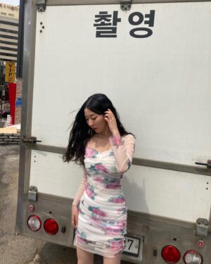 Kim Sun-a Instagram - 짧은 촬영이었지만 따뜻하고 즐거웠던 촬영장과 저에겐 많은 이야기와 의미가 담겨있는 마스크 걸🎭 아무도 못 알아보겠지 생각했는데 많은 분들이 알아봐 주시고 반가워해주셔서 감동이었어요.더 열심히 살아볼게요! 감사합니다앙💃🏻#마스크걸
