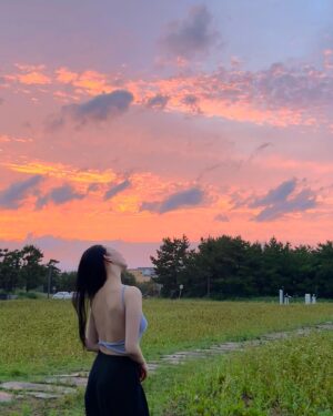 Kim Sun-a Instagram - 자유란 구속받지않고 스스로 선택한걸 즐겁게 받아들이는것.

존경하는 멋쟁이신사의 한마디😎