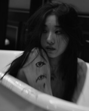 Kim Sun-a Instagram - 斜月