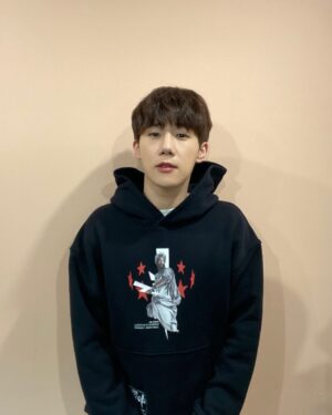 Kim Sung-kyu Instagram - 🤗