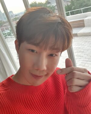 Kim Sung-kyu Instagram - 🤗