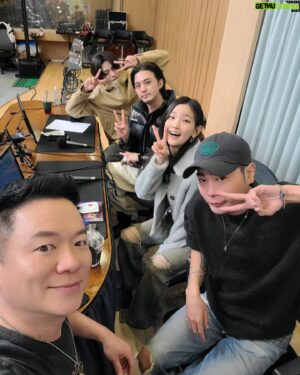 Kim Tae-Kyun Instagram - #균디직캠시리즈 
#이재곧죽습니다 드라마 홍보차 #컬투쇼 에 방문한 배우들
#서인국 #김지훈 #박소담
지훈씨 말로는 본인이 음청 매력적으로 나오는 스펙타클한드라마라고 하던데 ㅋㅋ 봐야징 
인국이 10년만에 만나서 반가웠구만 여전히 멋쪄
소담씨 노래 잘들었어요 담백하게 잘해잘해
쿠캬칵 쿠하핫 ㅋㅋㅋㅋㅋ 
12월 15일 #tving
드라마 닥본사하실게요
