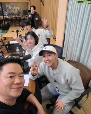 Kim Tae-Kyun Instagram - 오늘 밤 부터  시작하는 #sbs금토드라마 #재벌x형사 
음청 잼날것 같90000 정주행 가즈아~~~
#안보현 #박지현 대박 잘생기고 예쁜건 기본이고
끼도 많고 둘의 케미가 장난아님 ㅎㅎ
.
.
.
.
#컬투쇼 #브라이언 #개그맨김태균 #디제이김태균 
#균디 #균디직캠시리즈 #전국민의유산균 
#컬투쇼김태균