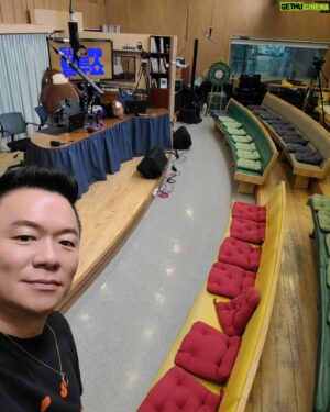 Kim Tae-Kyun Instagram - 빅바 컴백 균디 컴백
오늘부터 다시 
달리고 달리고 달리고~~~~
현장에 균디보러 방청신청들 마니마니 하실게요 
쿠캬칵 쿠하핫 ㅋㅋㅋㅋㅋ 잼나90000 
.
.
.
#컬투쇼김태균
#김태균 #빅바 #전국민의유산균김태균 
#두시탈출컬투쇼