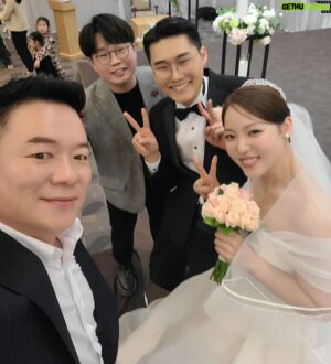 Kim Tae-Kyun Instagram - 스무번째 결혼식 재능기부 주인공들 
추카추카 미친듯이 행복하기 살아주길
빅바가 사회보면 잘살아요 ㅎㅎ
21번째 주인공은 누가 될까나 
쿠캬칵 쿠하핫 ㅋㅋㅋㅋㅋ 행복했90000 
기능재부 아니고 재부기능 아니고 재기능부 아니고 
ㅋㅋㅋ 재능기부는 계속된다리 
.
.
.
#빅바재능기부 #김태균매니저 #결혼식사회재능기부 
#신인가수김동하