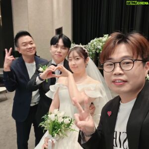 Kim Tae-Kyun Instagram - 11월 결혼식사회&축가 기능재부 아니고 재부기능  아니고 재능기부의 14번째 주인공 신랑신부🥰🥰
오늘은 부산까지 왔네여~ 거바여 전국어디라도 
간다니까여 쿠캬칵 쿠하핫 ㅋㅋㅋㅋ ㅋㅋㅋㅋ 뿌듯했90000 

.
.
.
.
#빅바 #컬투쇼김태균 #개그맨김태균 
#김태균쇼 #작가김태균 #mc김태균 #균디직캠시리즈 #결혼식사회재능기부 
#김동하 #신인가수김동하