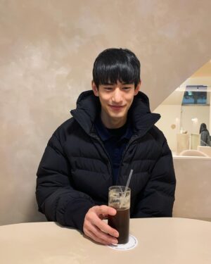 Kim Tae-hwan Instagram - 😶