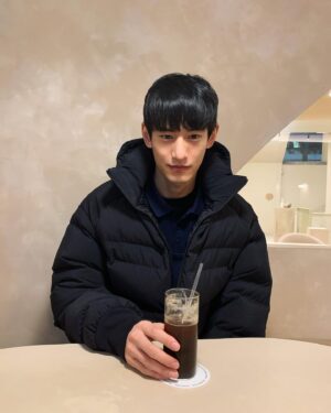 Kim Tae-hwan Instagram - 😶