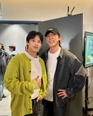 Kim Won-hun Instagram - 세계 7대 불가사의

1. 내가 찾으면 없는데 엄마가 찾으면 있음
2. 검정실핀은 사도사도 사라짐
3. 세차하면 비 옴
4. 배터지게 먹었는데 디저트 들어감
5. 짱구 30년째 5살
6. 김원훈 카메라 꺼지면 웃김
7. 임시완 김원훈 동갑