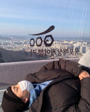 Kim Woo-seok Instagram - 반가웠댜 목포 🌿
30도 반갑다😊