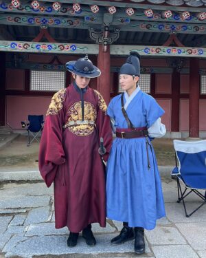Kim Woo-seok Instagram - 나를 좀 지켜주세요 이헌씨
벌써 마지막 주라니…
끝까지 본방사수 💚
#금혼령