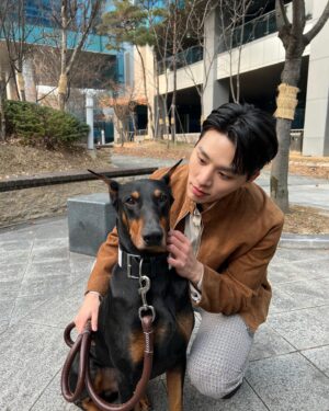 Kim Woo-seok Instagram - 태남아 왜그랬어 
볼트도 보고싶고 스테이끄 맛있었는데..🥴
#군검사도베르만