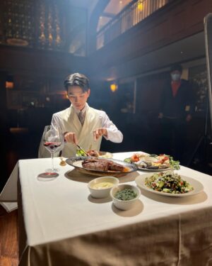 Kim Woo-seok Instagram - 태남아 왜그랬어 
볼트도 보고싶고 스테이끄 맛있었는데..🥴
#군검사도베르만