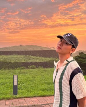 Kim Woo-seok Instagram - 날씨 좋다 😌