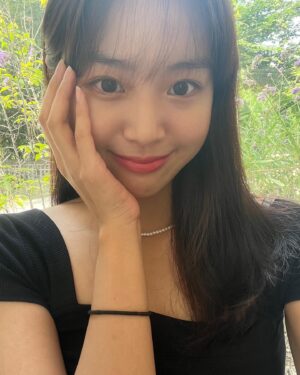 Kim Ye-ji Instagram - 우리의 해방(촌) 일지🌿