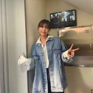 Kim Ye-ji Instagram - 오늘은 보라!데보라 7화 하는 날🎵🩶

#ena #보라데보라 #연보미