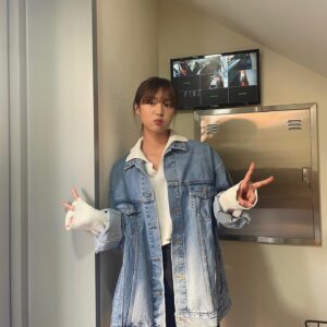 Kim Ye-ji Instagram - 오늘은 보라!데보라 7화 하는 날🎵🩶

#ena #보라데보라 #연보미