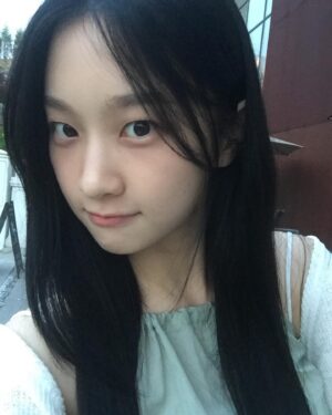 Kim Yi-kyeong Instagram - 여름향기 🌱