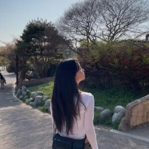 Kim Yi-kyeong Instagram - 비 온뒤 맑음 :)