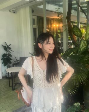 Kim Yi-kyeong Instagram - 겨울가고 여름 ?