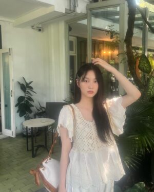 Kim Yi-kyeong Instagram - 겨울가고 여름 ?