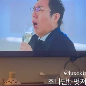 Kim Young-cheol Instagram - #플레이어2 #강하리 #송승헌 안꿀리는 조나단 90년생. 역 김영철에게 “그렇게 오바 안하셔도 됩니다..” 아이씨 ㅋㅋㅋㅋㅋㅋ 진짜 찐으로 웃었네 나단이, 조나단이
👍👍👍👍👍👍 다들 보셨나요??