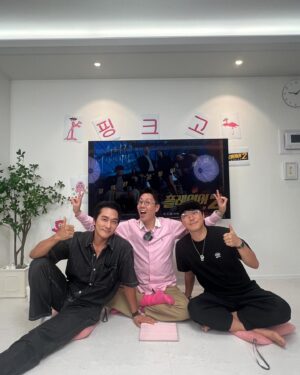 Kim Young-cheol Instagram - #김영철오리지널 #송승헌 #이시언 오늘의 오리지널 게스트👍 #플레이어2 대박나라

지금 유튜브 켜주세용! 뚜둥!
송 & 김 호흡 말해뭐해! Feat 이시언 ㅋㅋㅋㅋㅋ