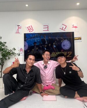 Kim Young-cheol Instagram - #김영철오리지널 #송승헌 #이시언 오늘의 오리지널 게스트👍 #플레이어2 대박나라

지금 유튜브 켜주세용! 뚜둥!
송 & 김 호흡 말해뭐해! Feat 이시언 ㅋㅋㅋㅋㅋ
