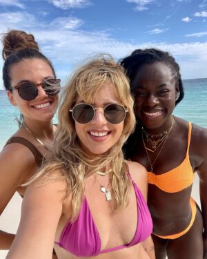 Kimberly Caldwell Instagram - MALDIVAS #sistertrip #maldives
