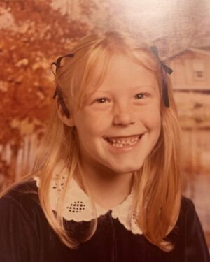 Kimberly Dawn Davis Instagram - Wanna see a baby Amber 😂 This was my 1st grade school photo! Still smiling! No matter what life throws at me I just keep smiling! Back then and still now! #keeponkeepinon You Never know where life’s gonna take you! Could you imagine if I only would’ve had a clue what life has in store for me. I am so blessed! it’s #throwbackthursday ❤️
#happythursdayeveryone