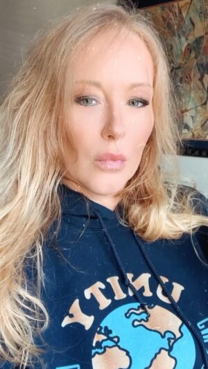 Kimberly Dawn Davis Instagram - #sundayvibes ROCKING my new @amberglo_ Apparel 1st drop from the #unity collection! 
this is the Unity #hoodie in Navy! 
Express Yourself with @amberglo_ 
.
Shop the drop! LINK In BIO! Amber Glo Shop 
.
