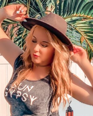 Kimberly Dawn Davis Instagram - 🌞Don’t miss the sun today worrying about the rain coming tomorrow 
🌞
#throwbackthursday don’t mind me.:.I’m just daydreaming about #sun #warmweather & #bohohats 
👒 
Who else ❤️ hats?