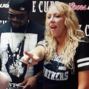 Kimberly Dawn Davis Instagram - Oh this was a GOOD DAY! 😁
Major #throwbackthursday with the legend @icecube 
One of the nicest people ever met! 
.
.
#amberoneal #icecube #legends #throwbackthursday #throwback #throwbackpic #nwa #eazye #straightouttacompton #todaywasagoodday😎